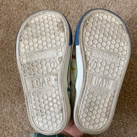 Three size 7 shoes for kids(great price!) - Picture 7 of 7